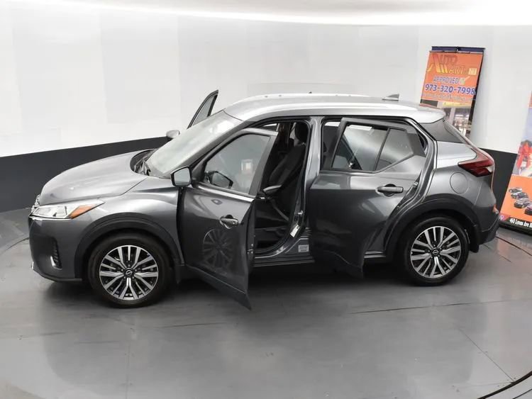 Used 2023 Nissan Kicks SV image 7