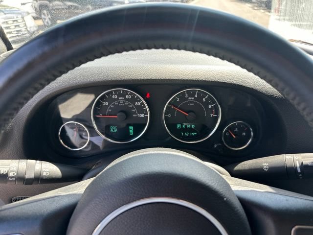 Used 2017 Jeep Wrangler Sahara w/ Connectivity Group AWD/4WD image 10