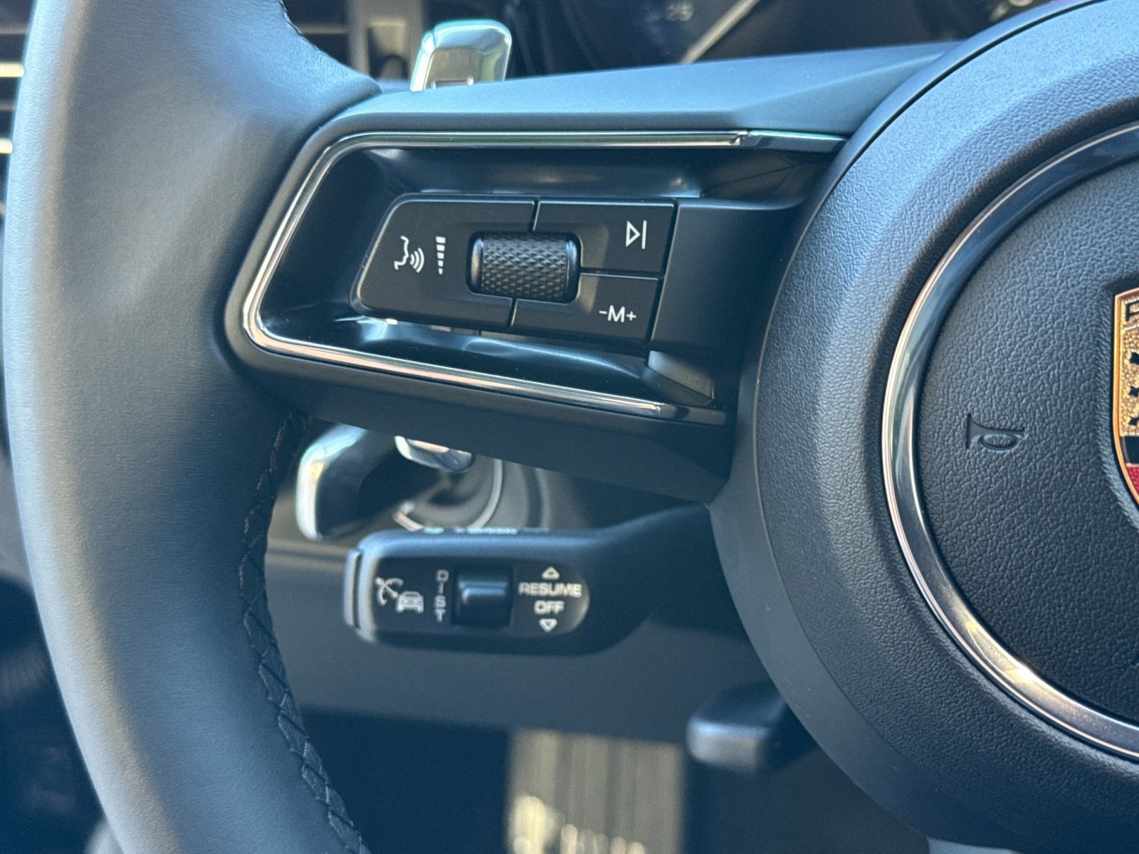 Certified 2025 Porsche Macan AWD/4WD image 29
