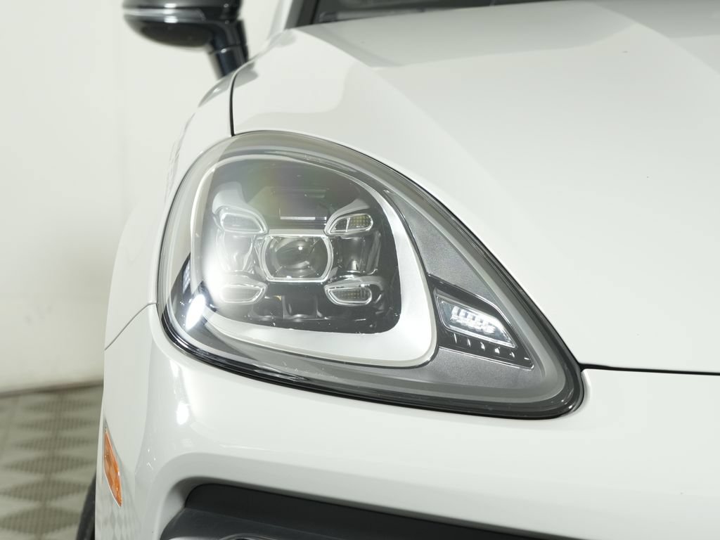 Certified 2023 Porsche Cayenne Platinum Edition AWD/4WD image 11