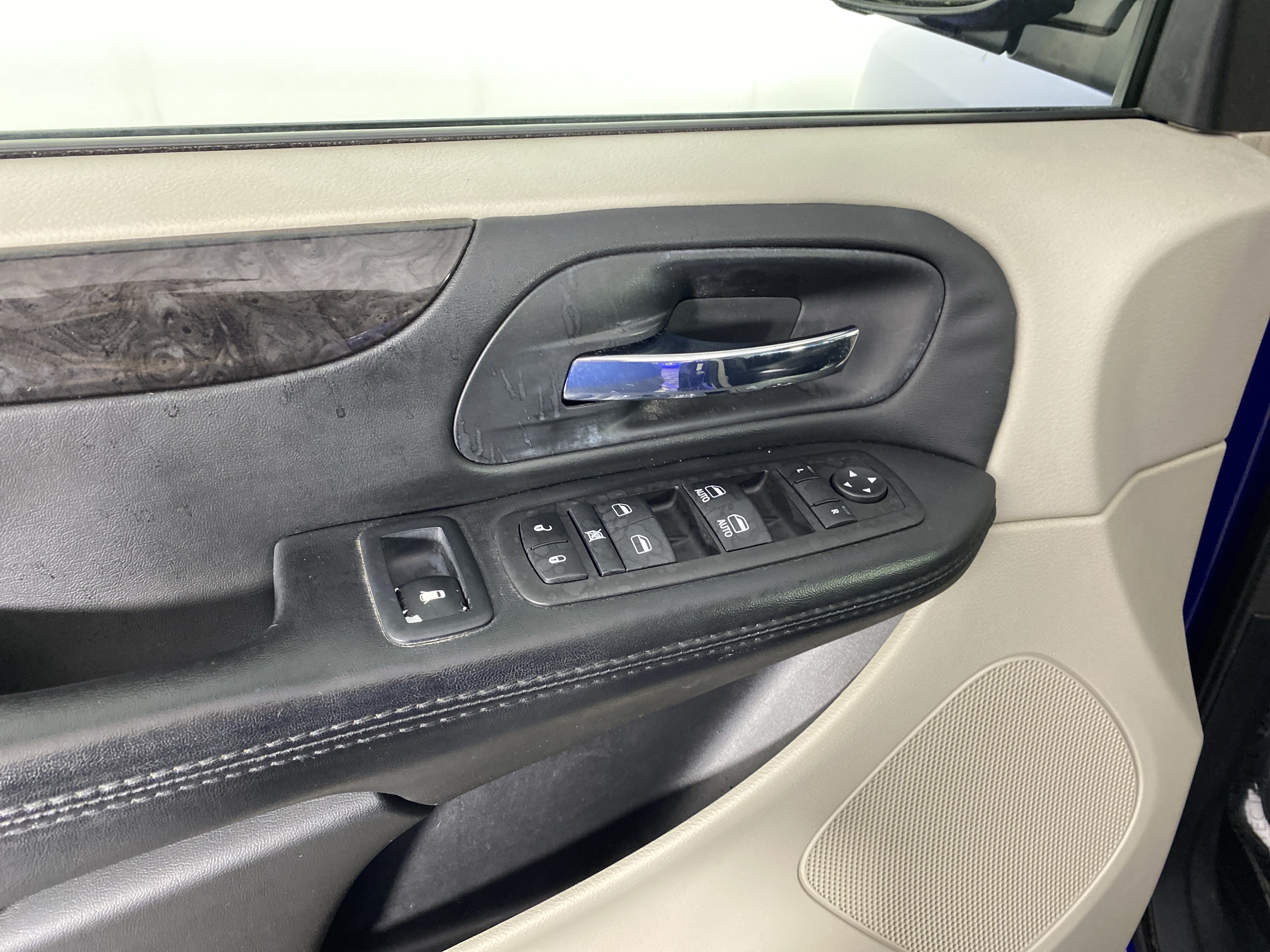 Used 2018 Dodge Grand Caravan SE w/ UConnect Hands-Free Group FWD image 12