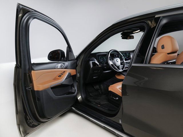 Used 2024 BMW X5 xDrive40i w/ Premium Package AWD/4WD image 28
