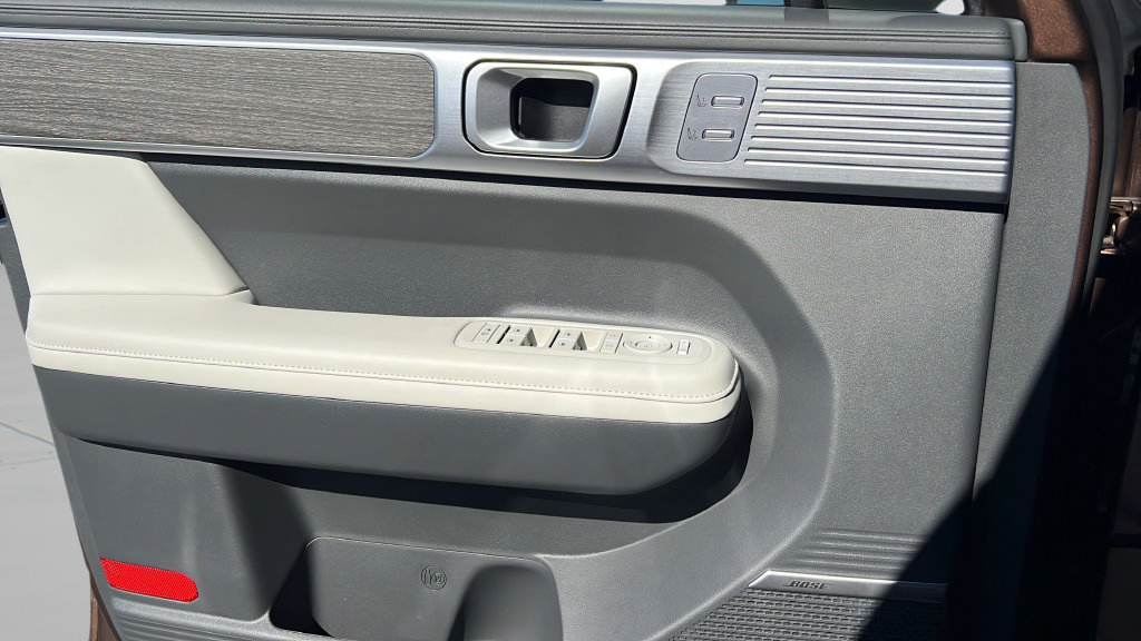 Used 2025 Hyundai Santa Fe Calligraphy AWD/4WD image 13
