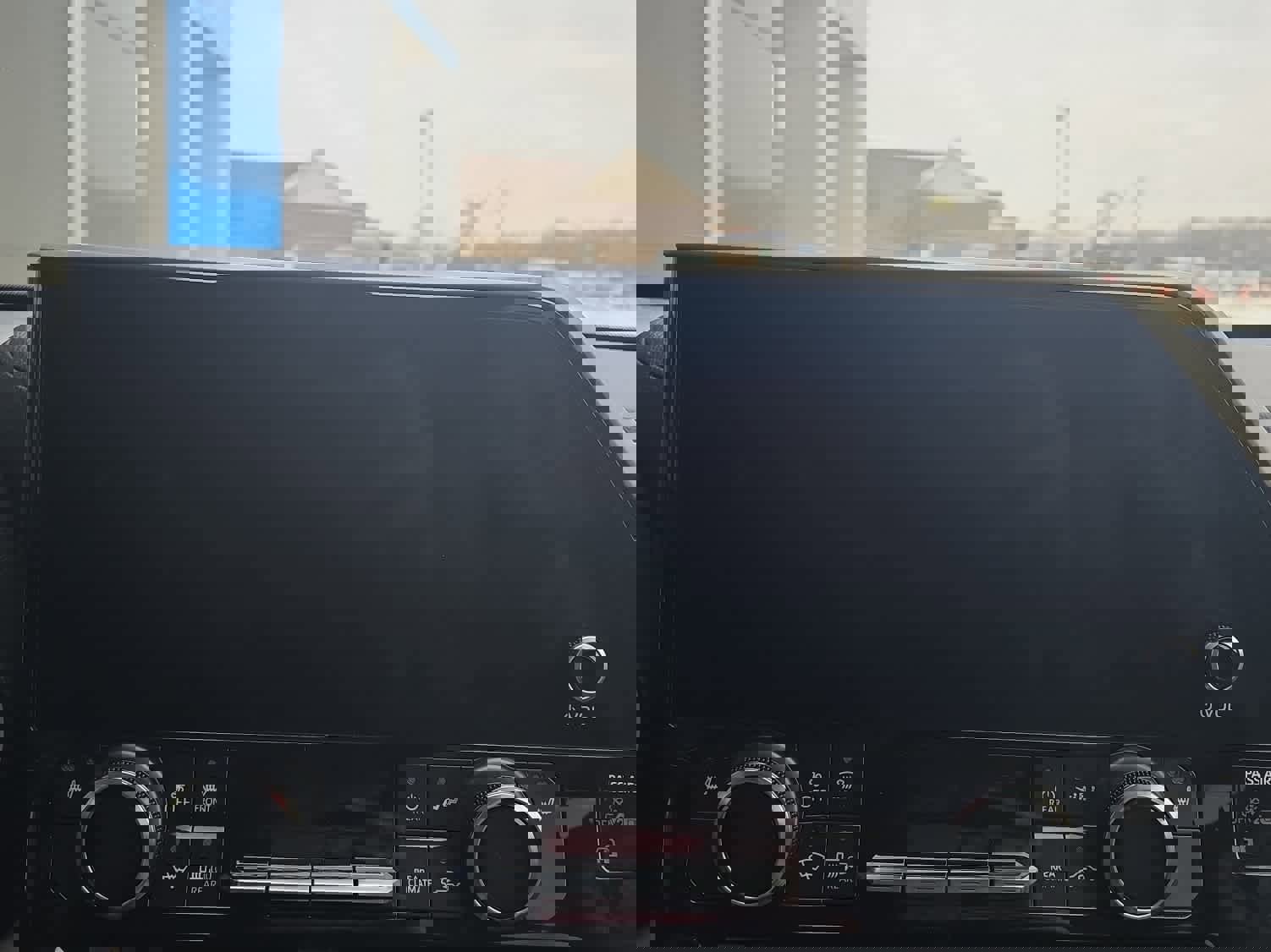 Used 2023 Toyota Highlander XLE image 12