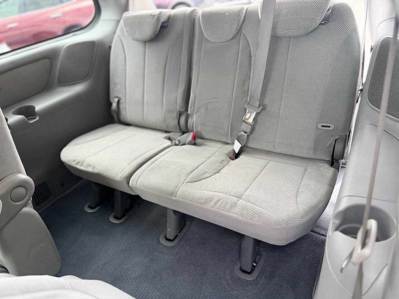 Used 2011 Kia Sedona EX FWD image 11