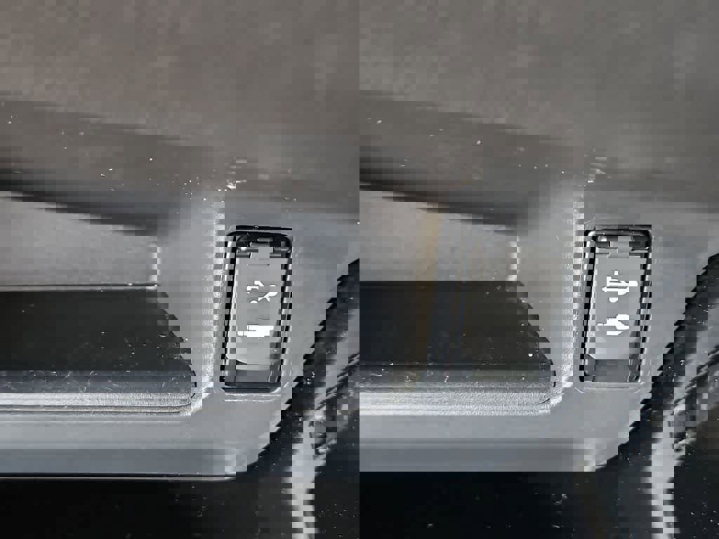 Used 2019 Toyota C-HR XLE image 35