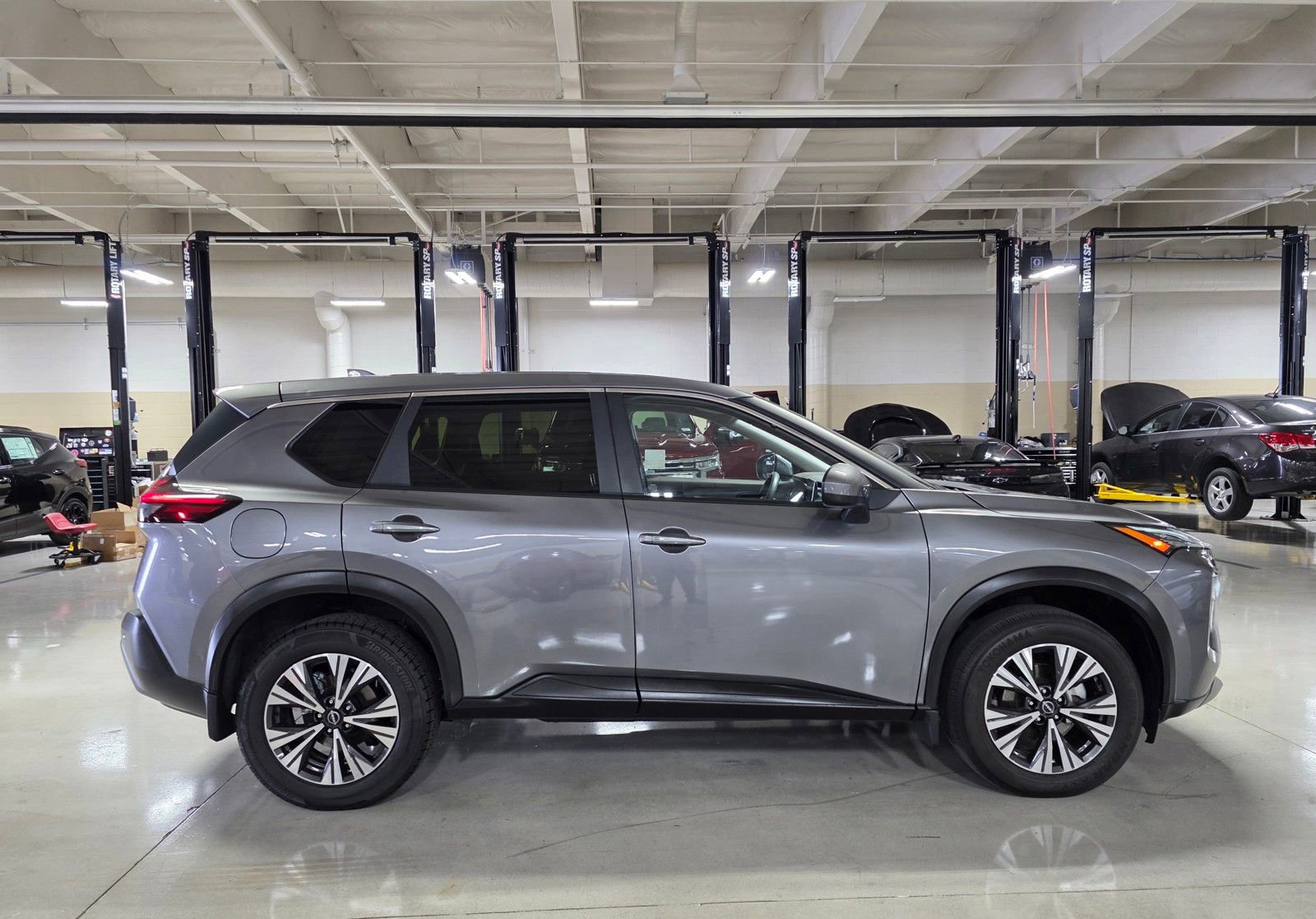 Used 2023 Nissan Rogue SV AWD/4WD image 8