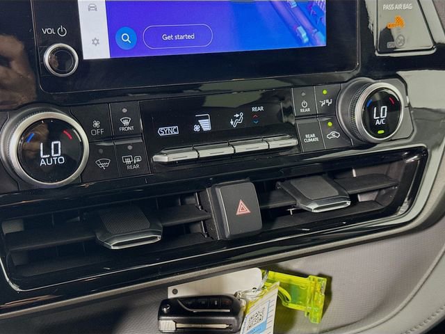 Used 2023 Toyota Highlander LE FWD image 15