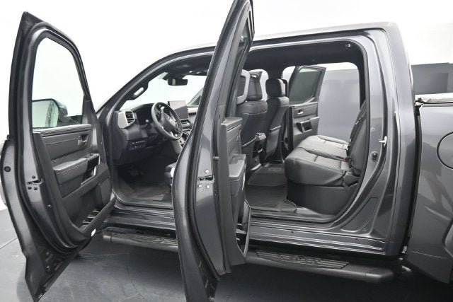 Used 2025 Toyota Tundra Limited AWD/4WD image 20