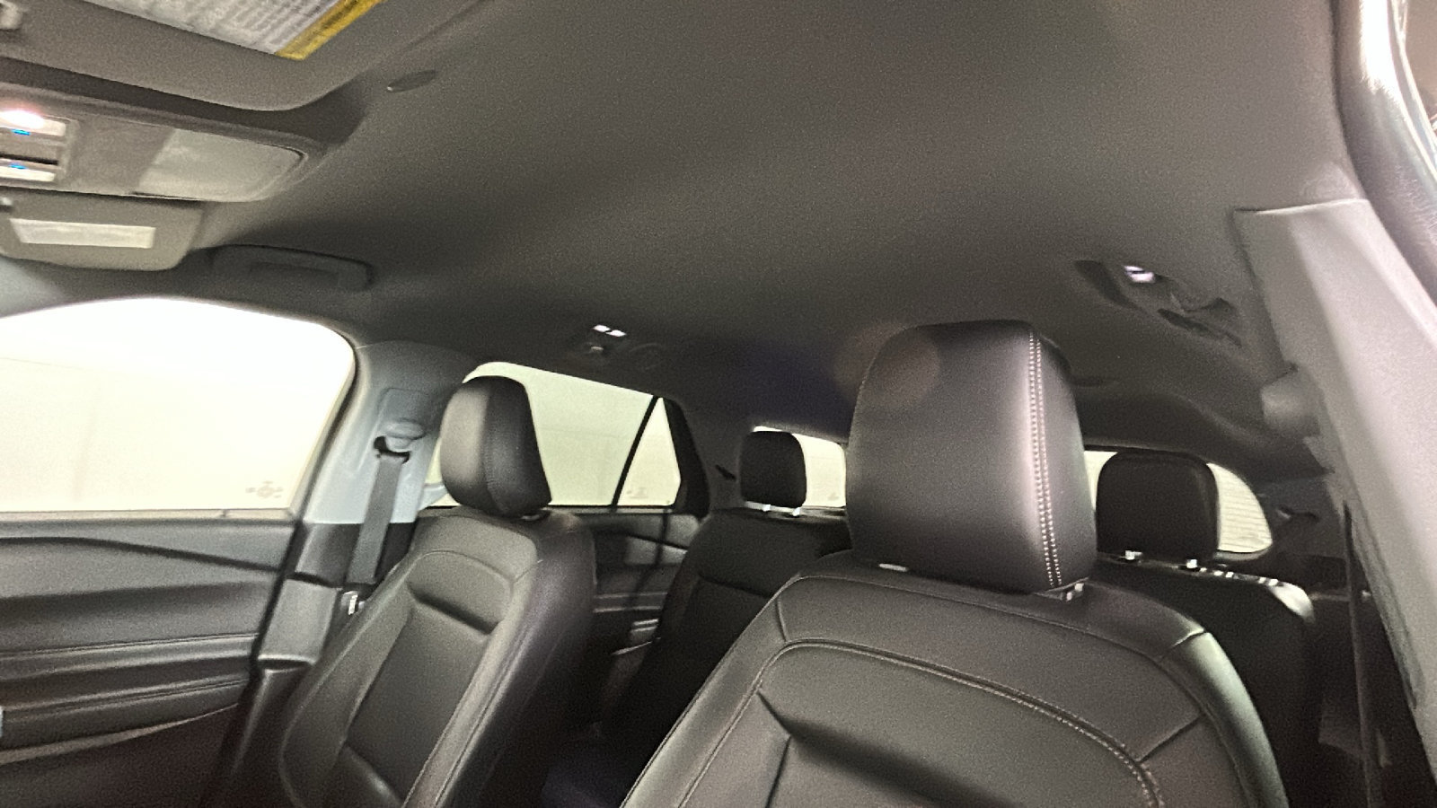 Used 2023 Ford Explorer XLT w/ Equipment Group 202A AWD/4WD image 15