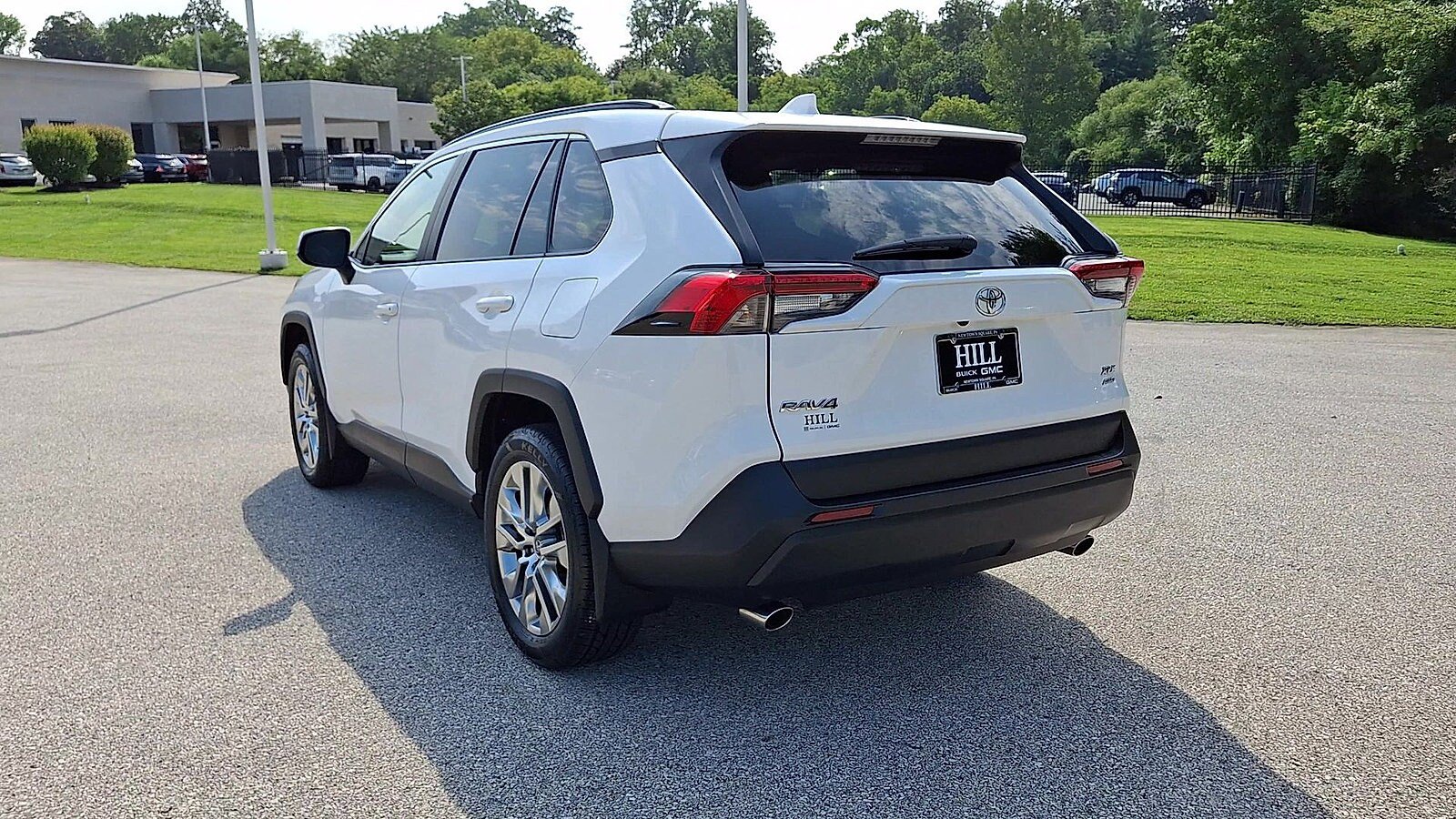 Used 2020 Toyota RAV4 XLE Premium AWD/4WD image 7
