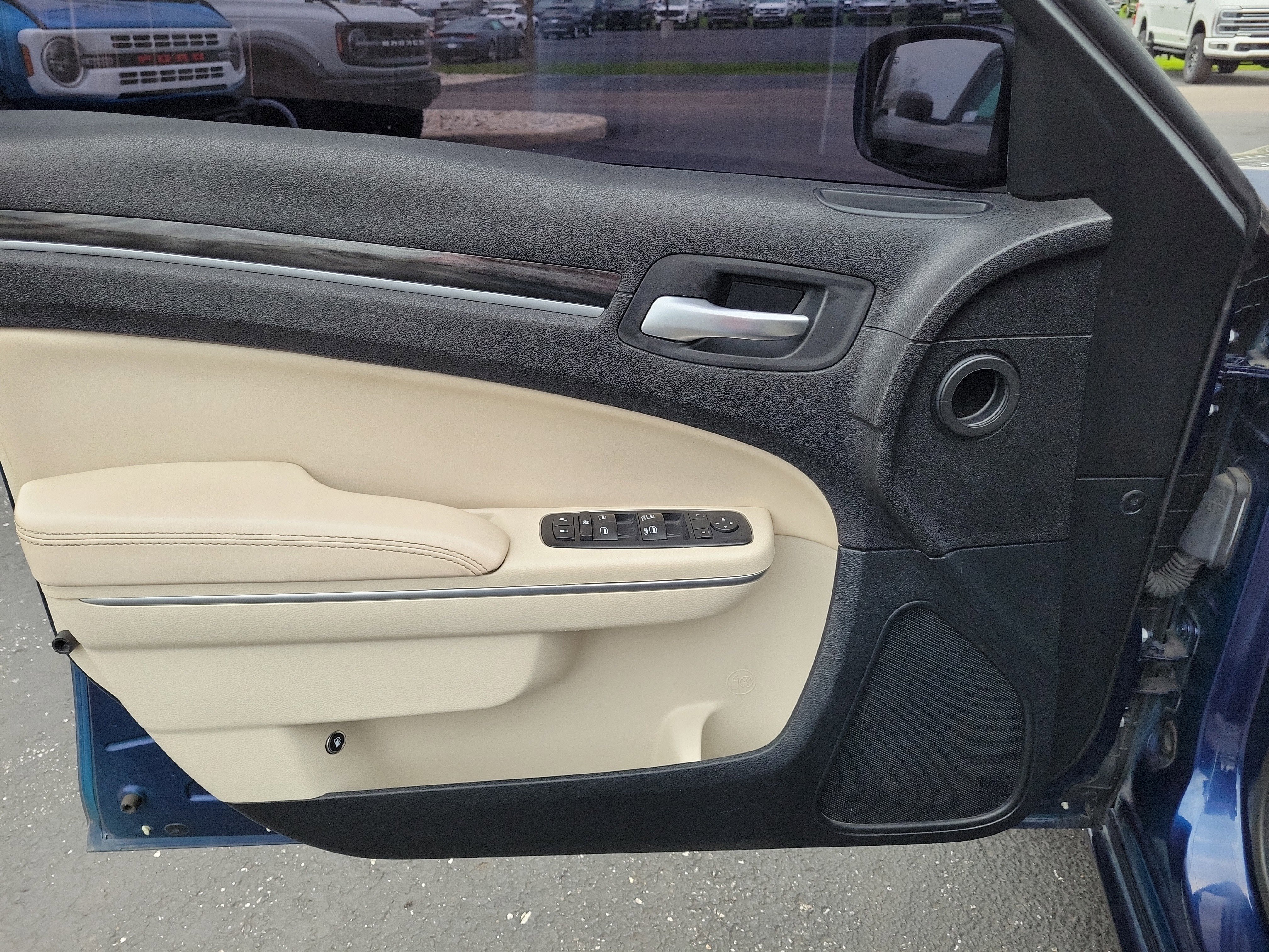 Used 2016 Chrysler 300 Limited image 20