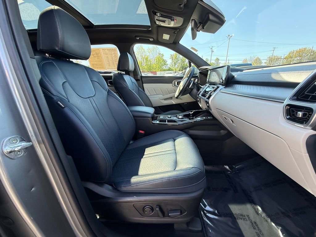 Used 2022 Kia Sorento SX Prestige w/ Panoramic Sunroof Package image 29