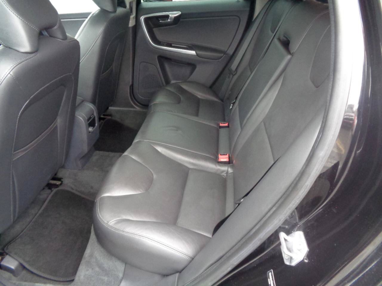 Used 2016 Volvo XC60 T6 w/ Proximity Package AWD/4WD image 6