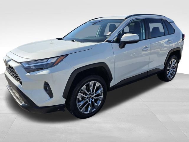 Used 2022 Toyota RAV4 XLE Premium image 5