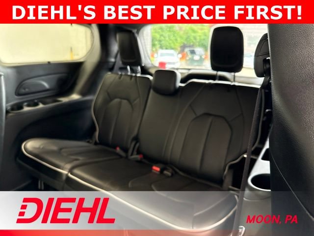 Used 2025 Chrysler Pacifica Limited FWD image 20
