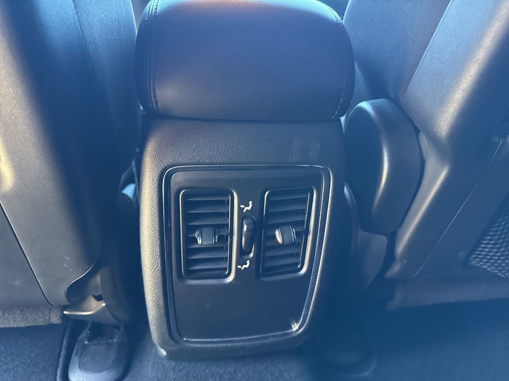 Used 2021 Jeep Grand Cherokee Laredo AWD/4WD image 28