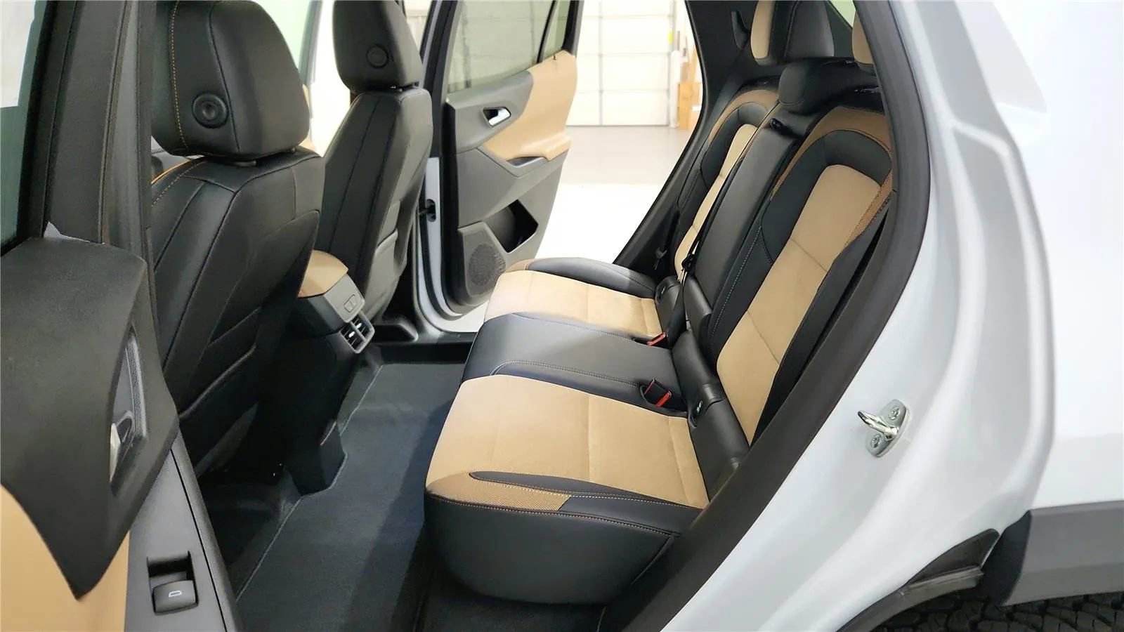 New 2026 Chevrolet Equinox ACTIV w/ Convenience Package III FWD image 33