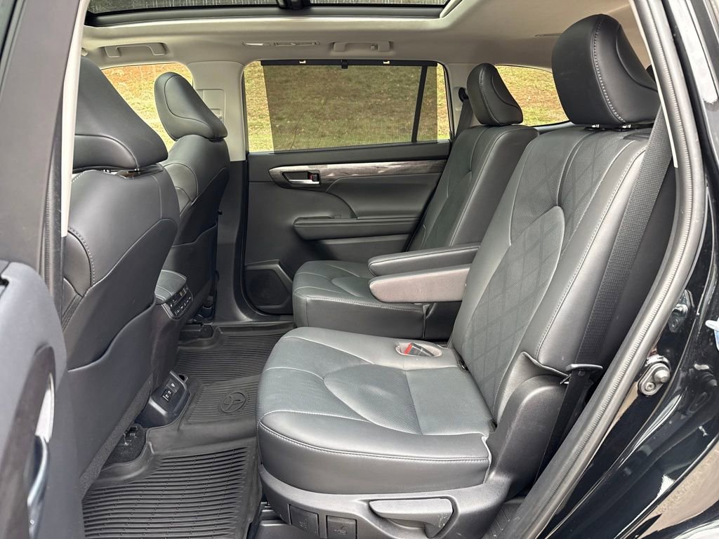 Used 2020 Toyota Highlander Platinum image 25