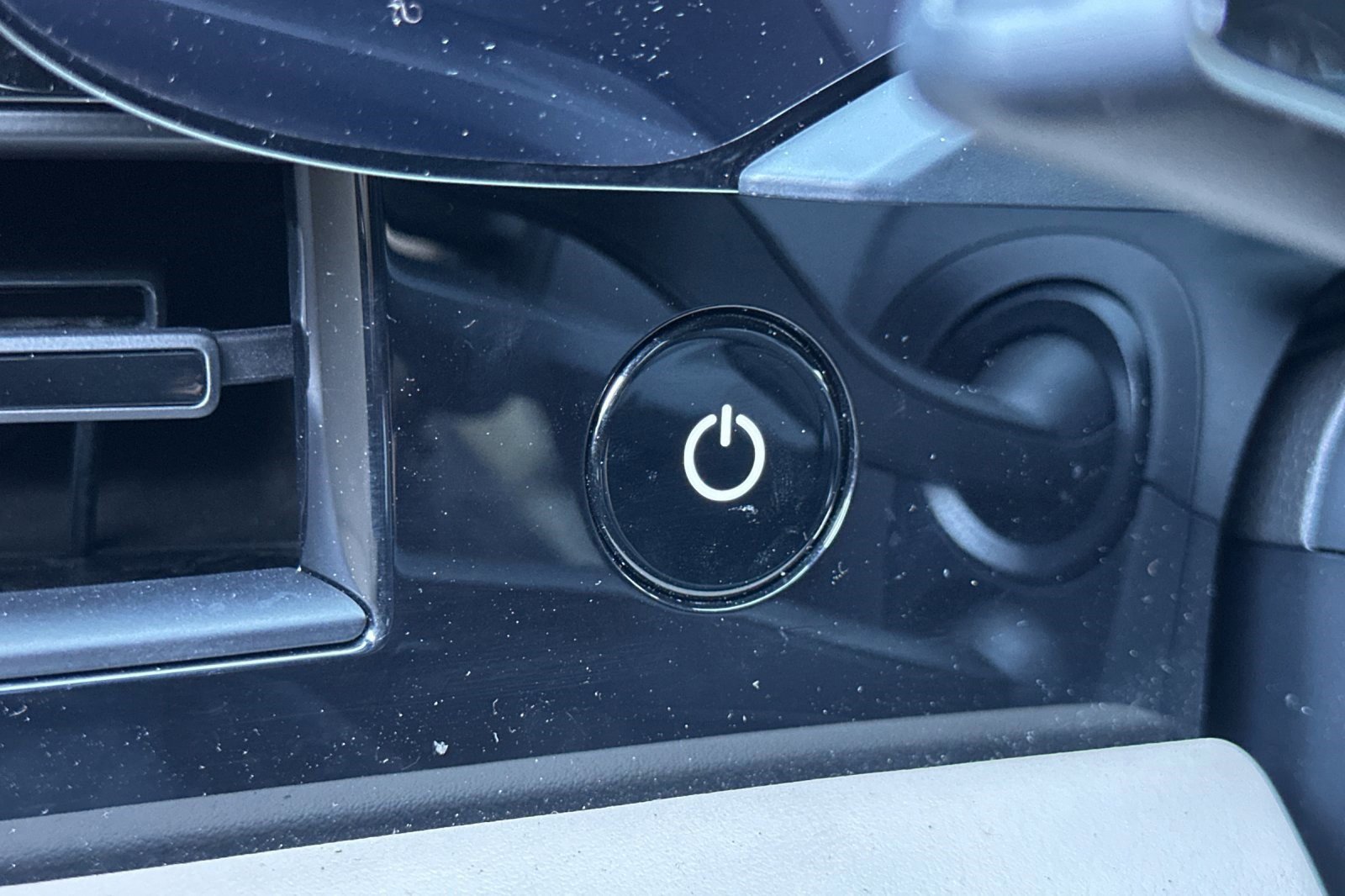 Used 2024 Porsche Taycan image 34