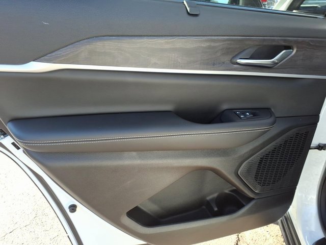 New 2025 Jeep Grand Cherokee L Limited w/ Luxury Tech Group II image 11