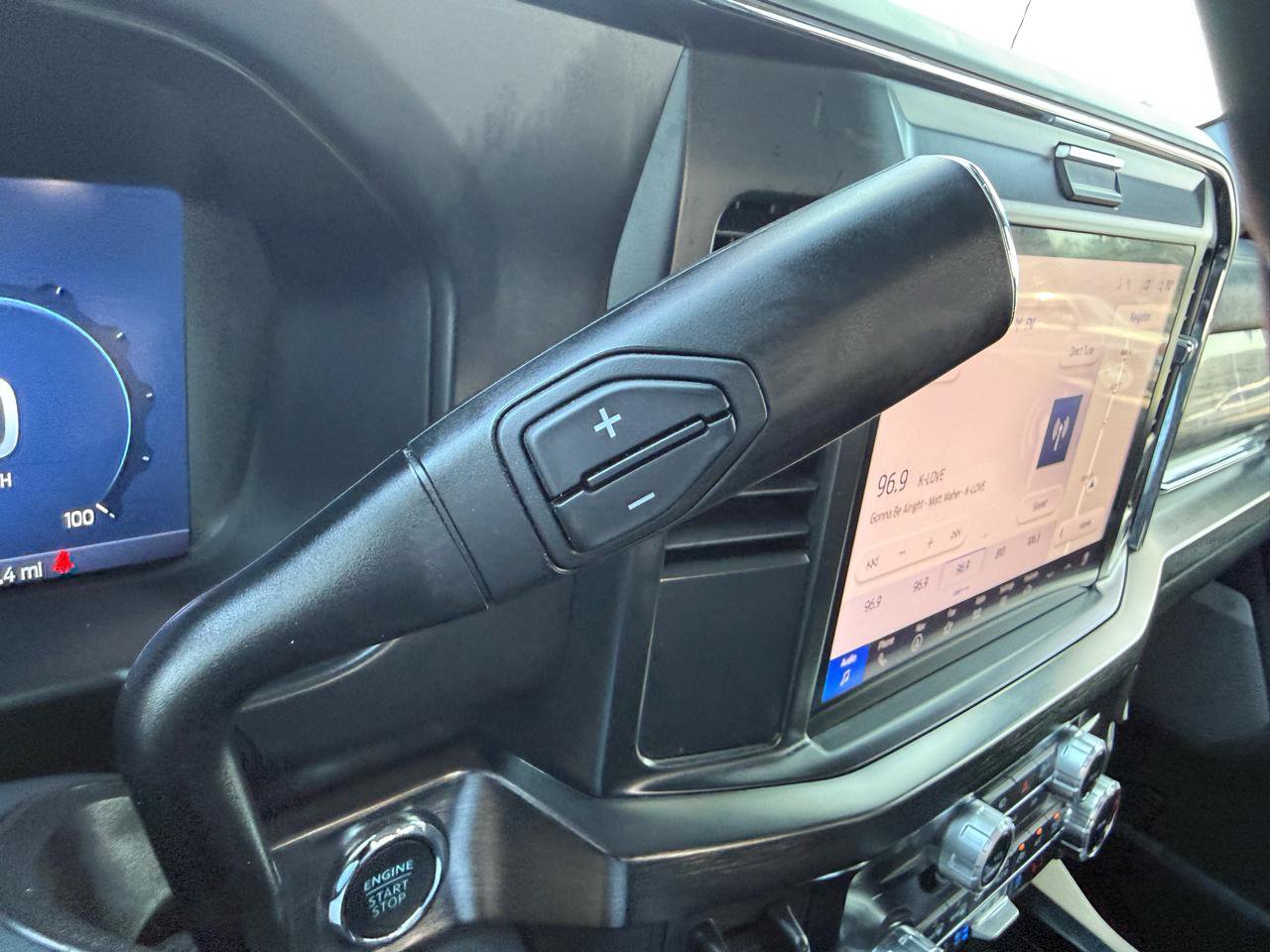 Used 2025 Ford F250 Lariat AWD/4WD image 28