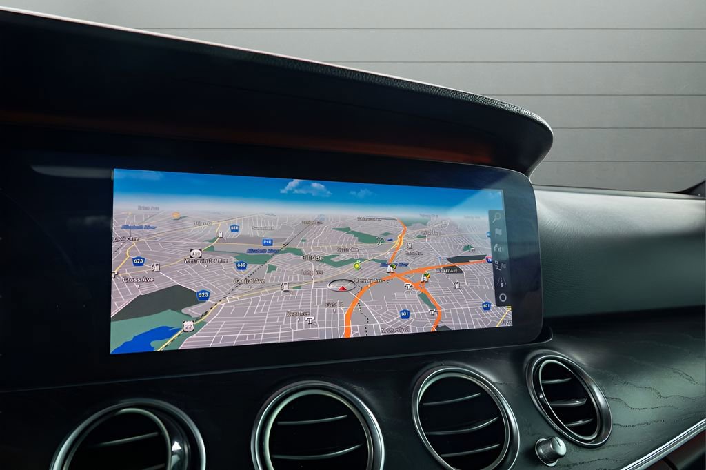 Used 2020 Mercedes-Benz E 350 Sedan image 23