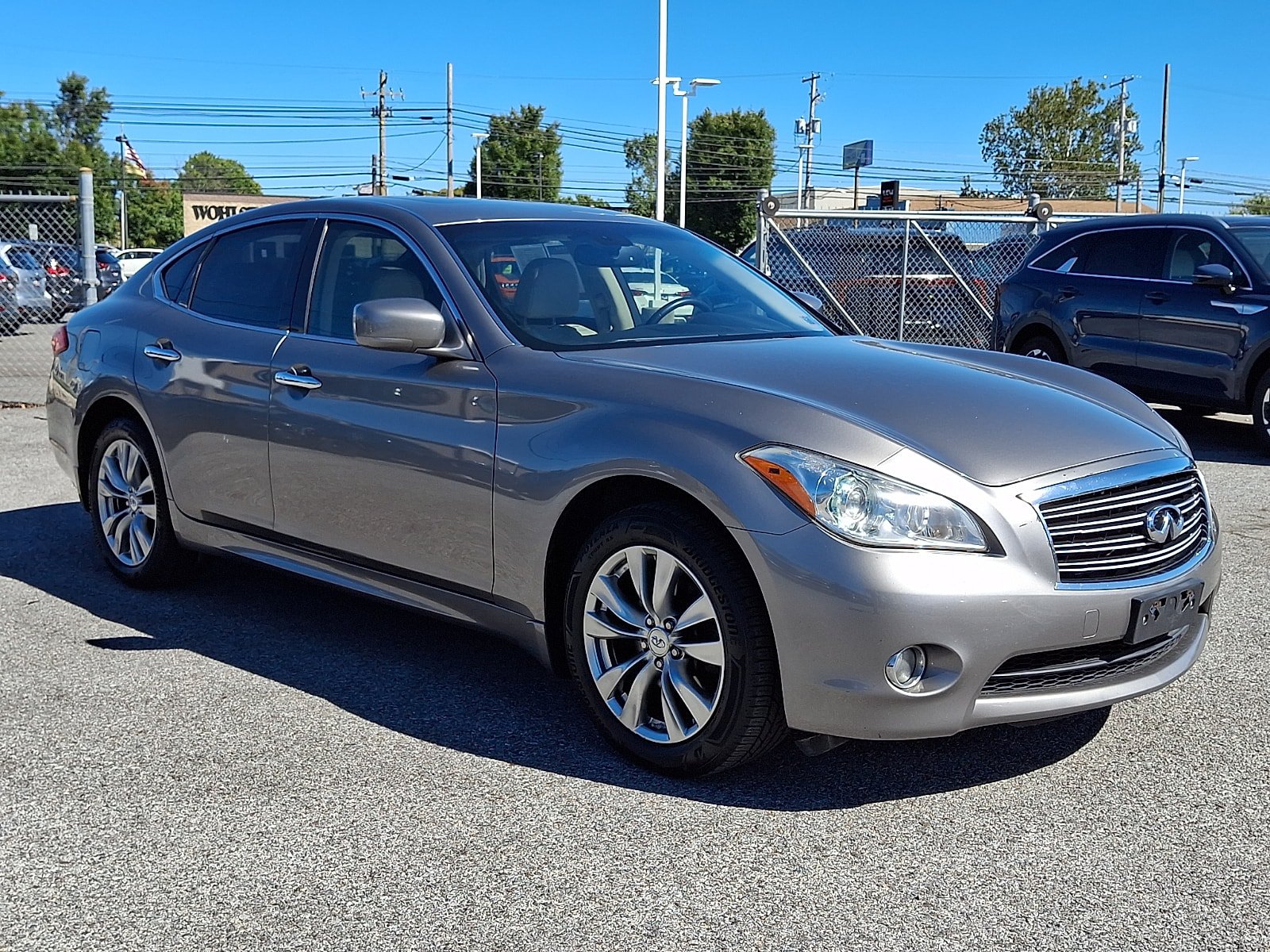Used 2012 INFINITI M37 x w/ Deluxe Touring Pkg AWD/4WD image 3