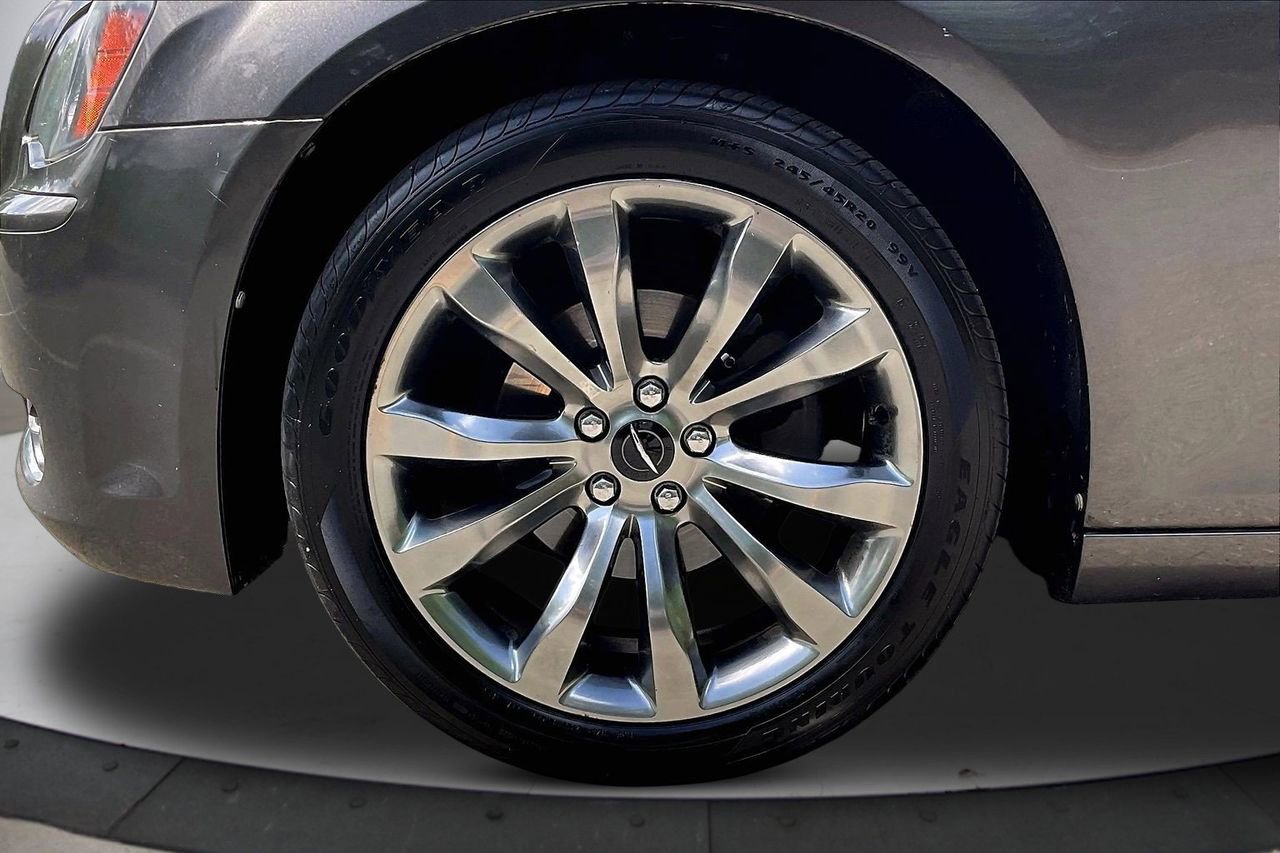 Used 2014 Chrysler 300 S RWD image 33