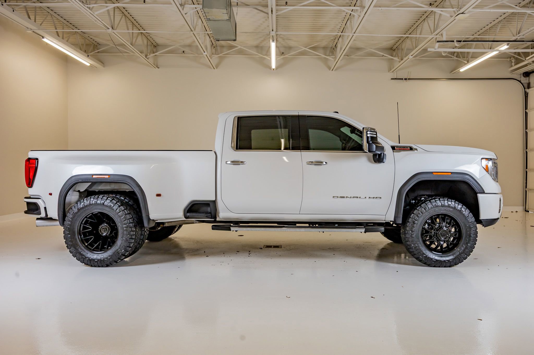 Used 2022 GMC Sierra 3500 Denali w/ Denali Ultimate Package AWD/4WD image 11