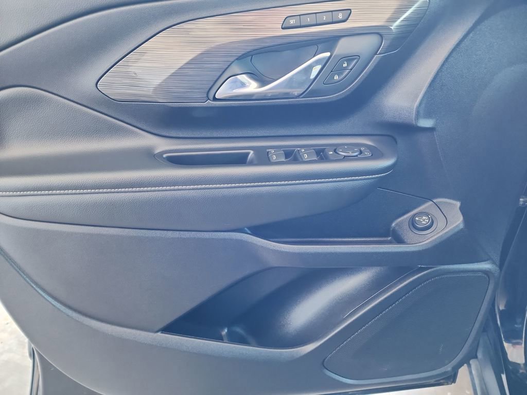 Certified 2024 GMC Terrain SLT image 12
