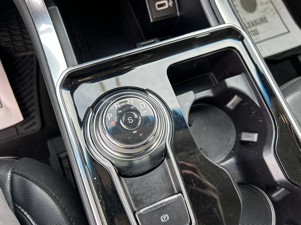 Used 2019 Ford Edge Titanium w/ Equipment Group 301A AWD/4WD image 20