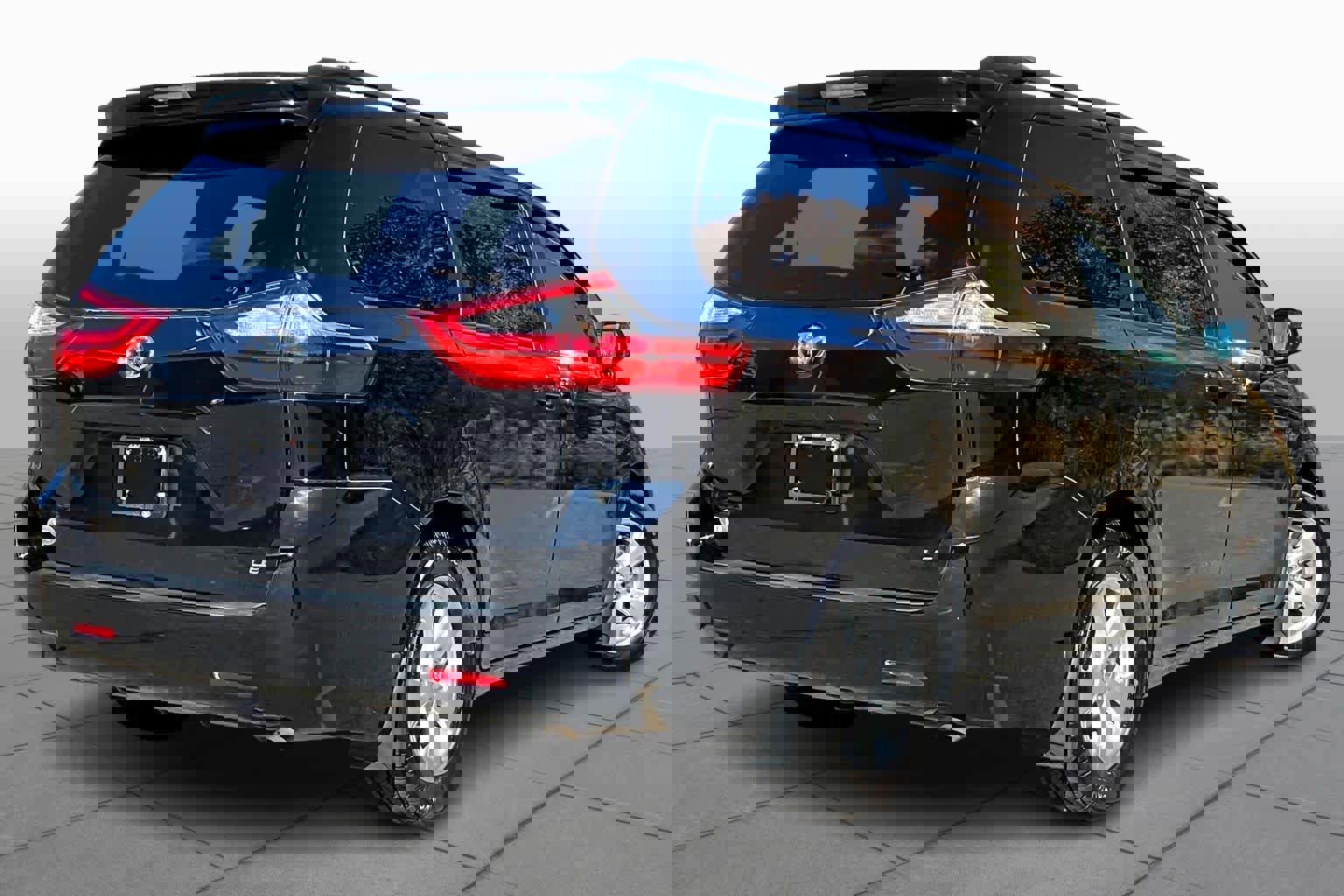 Certified 2017 Toyota Sienna LE image 12