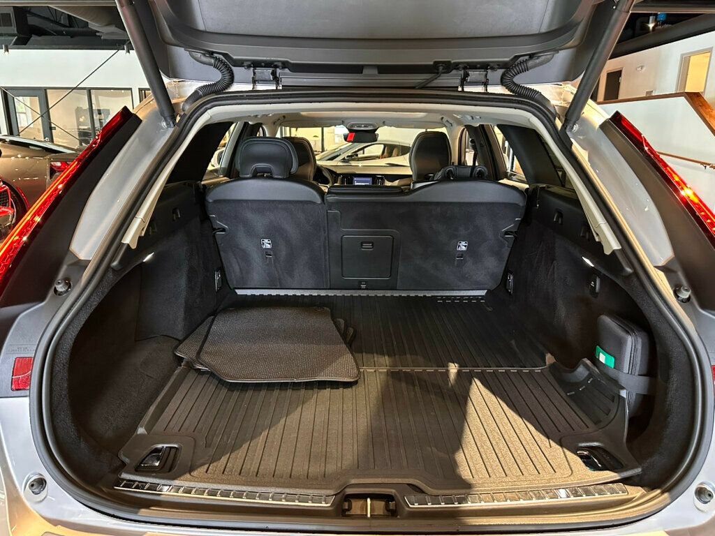Used 2025 Volvo V90 B6 Cross Country Plus w/ Protection Package Premier AWD/4WD image 26