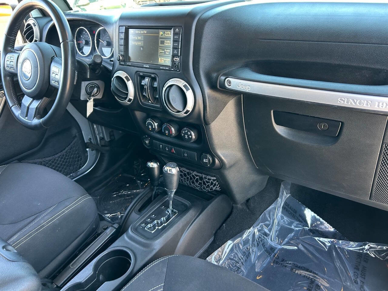 Used 2016 Jeep Wrangler Unlimited Sahara w/ Connectivity Group AWD/4WD image 13