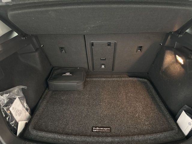 Used 2022 Volkswagen Taos SEL image 16