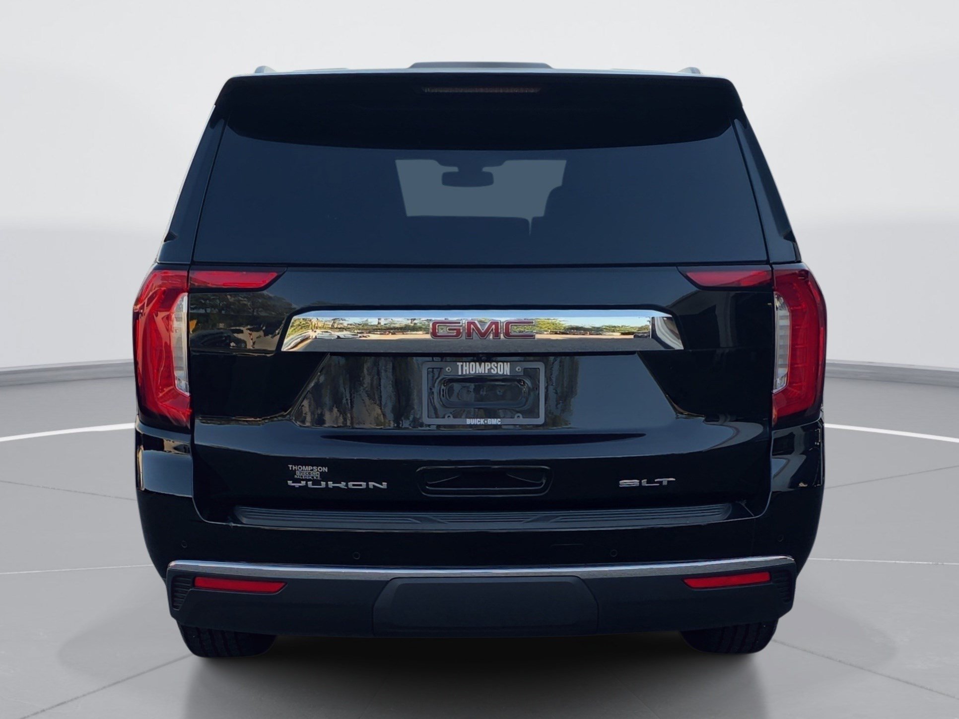 Used 2022 GMC Yukon XL SLT w/ SLT Premium Package AWD/4WD image 4