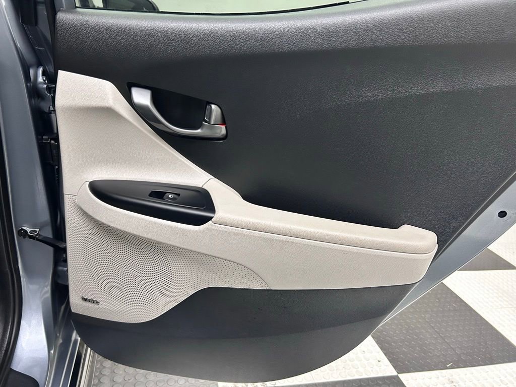 Used 2020 Hyundai Veloster Turbo Ultimate image 12