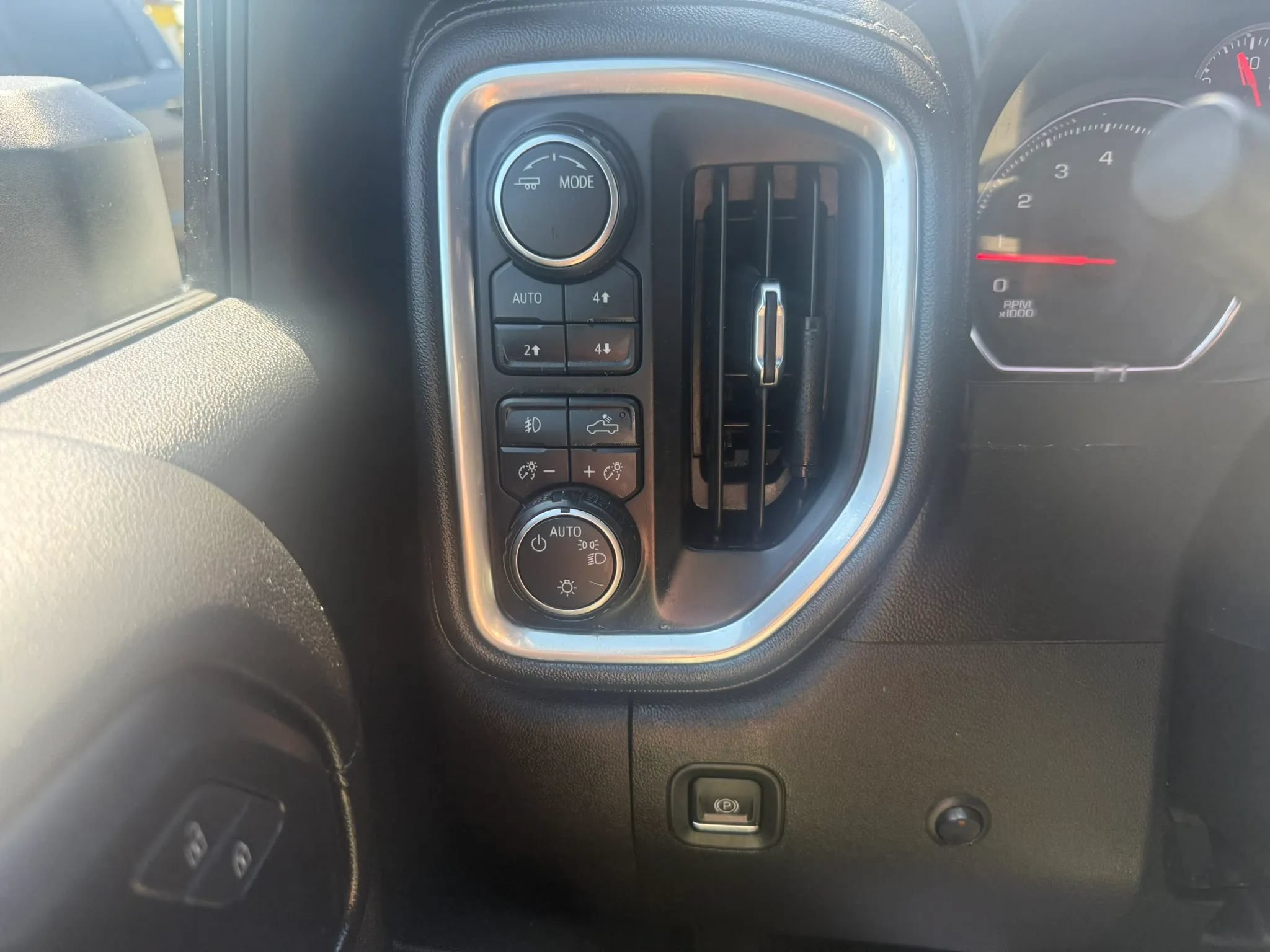 Used 2021 Chevrolet Silverado 2500 LT w/ Z71 Off-Road Package AWD/4WD image 17