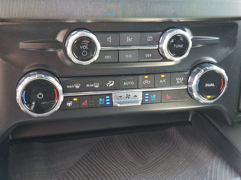 Used 2024 Ford F250 Platinum image 15