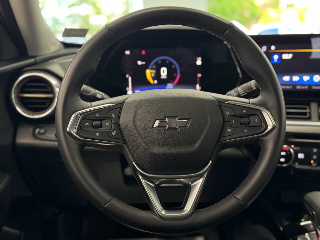 Used 2024 Chevrolet Trax ACTIV w/ Sunroof Package FWD image 17