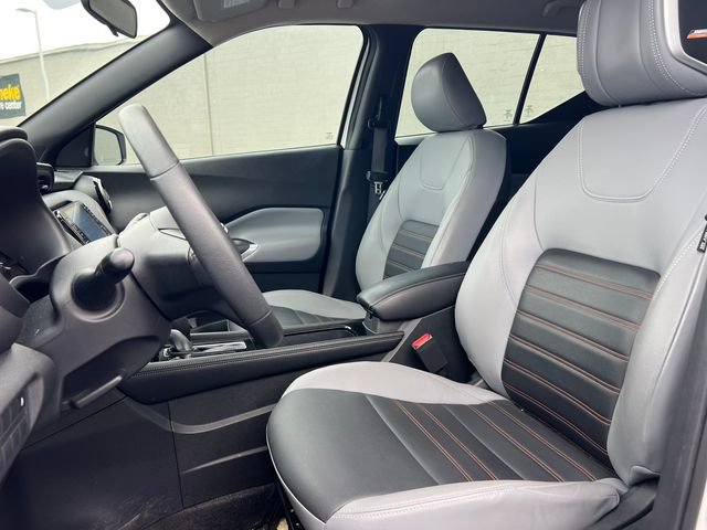 Used 2024 Nissan Kicks SR w/ SR Premium Package FWD image 3