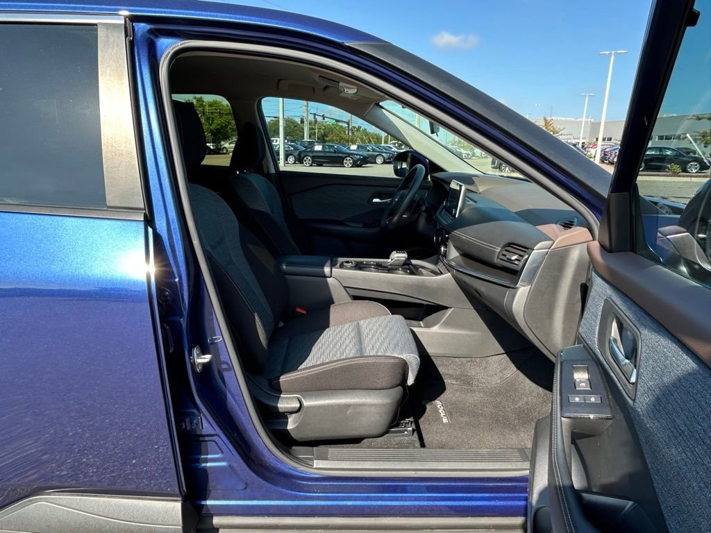 Used 2023 Nissan Rogue SV AWD/4WD image 44