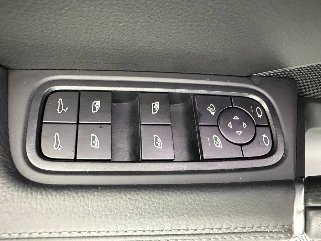 Certified 2023 Porsche Cayenne AWD/4WD image 18