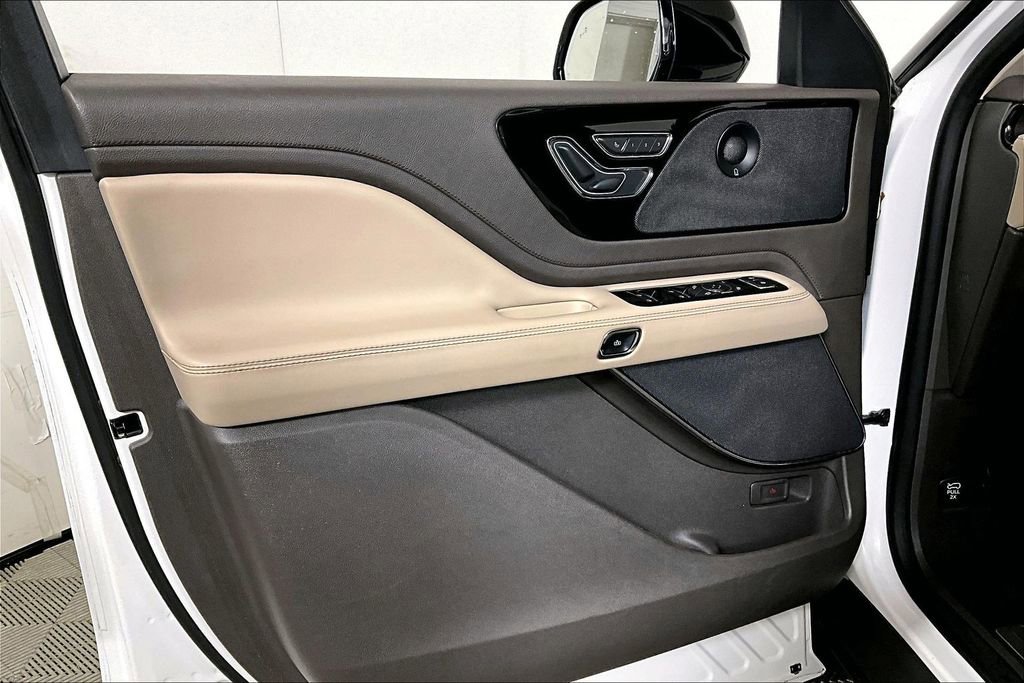 Used 2021 Lincoln Aviator Reserve w/ Equipment Group 201A image 23