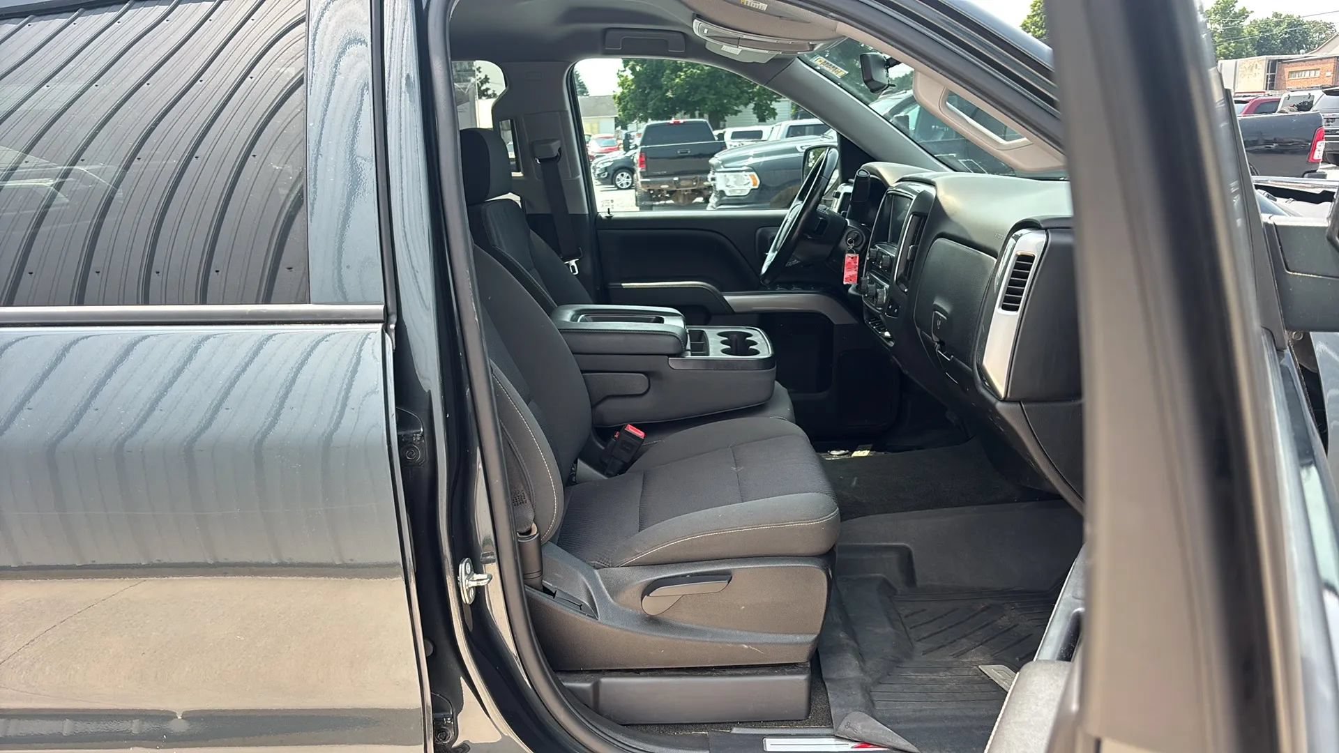 Used 2018 Chevrolet Silverado 1500 LT w/ All Star Edition AWD/4WD image 17