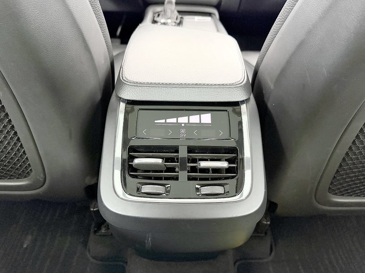 Used 2016 Volvo XC90 T6 Momentum w/ Vision Package AWD/4WD image 58