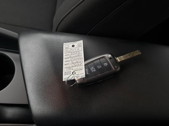 Used 2023 Hyundai Elantra SE w/ Winter Weather Package image 32