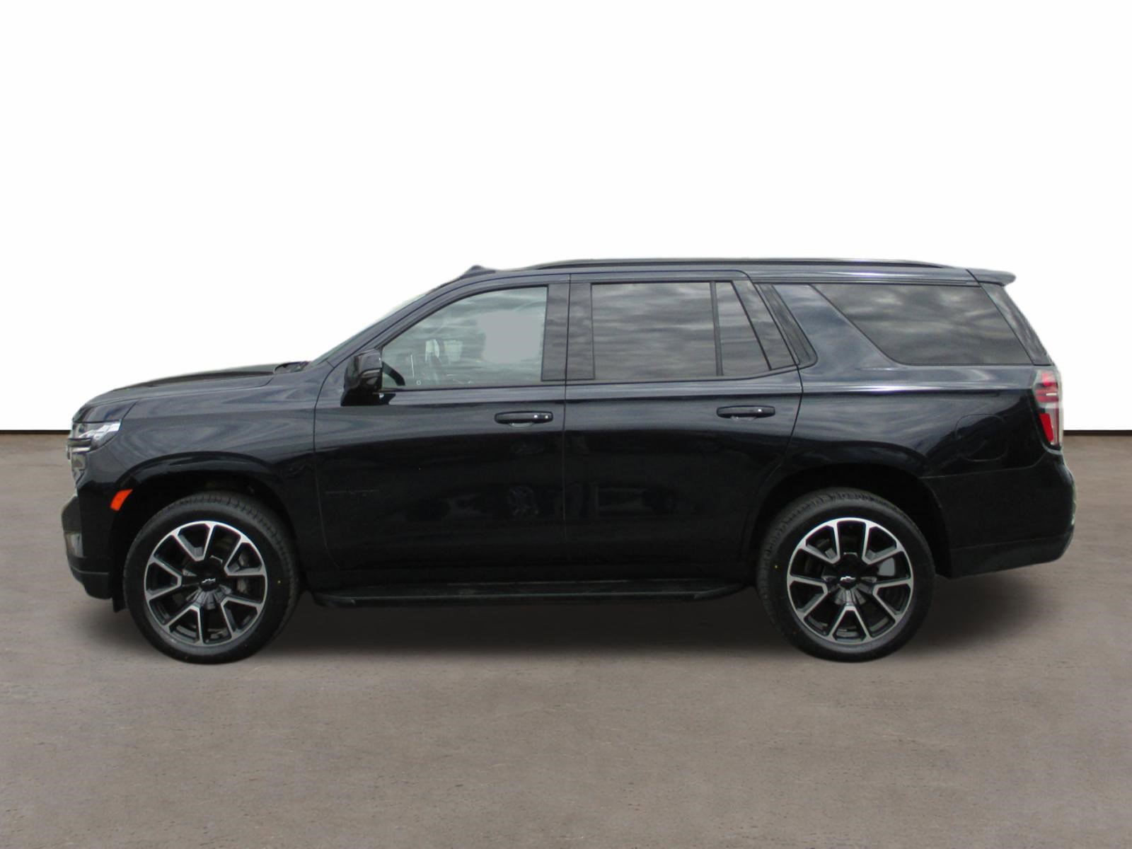 Used 2022 Chevrolet Tahoe RST w/ Luxury Package AWD/4WD image 2