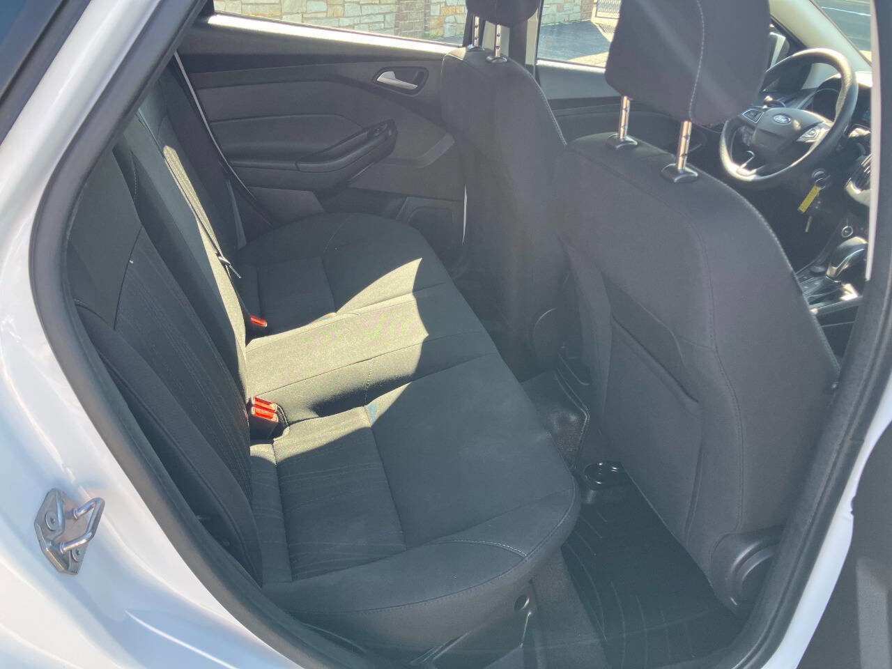 Used 2018 Ford Focus SE w/ SE Appearance Package image 16